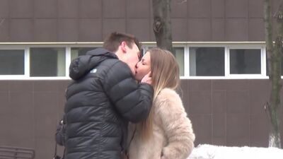 Как Поцеловать Незнакомую Девушку на Улице