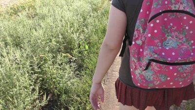 Парень снимает молодую обрученную девушку за деньги и трахает её в рот и скрыто кончает в её киску