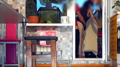 Муж немного отвлекся а жена без трусиков соблазнила общего друга