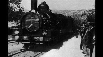 «Прибытие поезда на вокзал Ла-Сьота» (1896) Огюст и Луи Люмьер