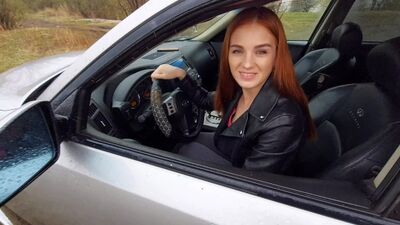 Я тебя подвезла, я тебе и отсосала. У тебя морда не треснет?