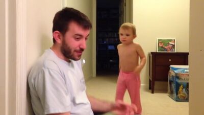 Бить отца подушкой - смелый, но неразумный поступок