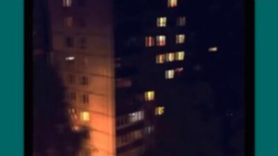 Slender тонкий человек CRAZY! MUTANT MAN CAUGHT CRAWLING DOWN BUILDING IN RUSSIA!