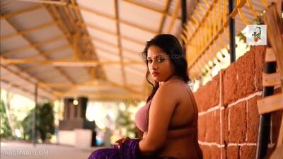 Mᴏɴɪ Sᴀʀᴇᴇ Sʜᴏᴏᴛ 02.mp4