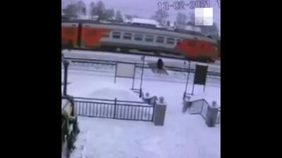 Поезд сбил девушку 13.02.2021