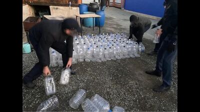 Массовое отравление суррогатным алкоголем в Оренбуржье: 54 пострадавших, 26 жертв, пять детей осиротели