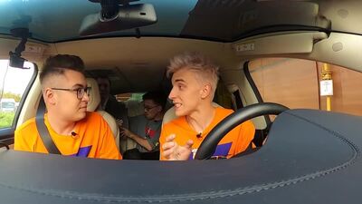 [A4] 24 часа В Машине ТЕСЛА Челлендж !