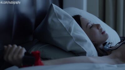 Стефани Корнелиуссен (Stephanie Corneliussen) в сериале "Мистер Робот" (Mr. Robot, 2016) - Сезон 2 / Серия 2 (s02e02) 1080p