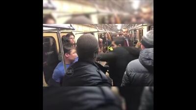 Драка в московском метро попала на видео