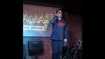 Фонтанчик с чёрным дельфином