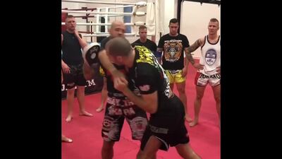 Бирманский бокс. Толчок, голова, локоть.