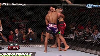 Брэд Таварес - Йоэл Ромеро Паласио