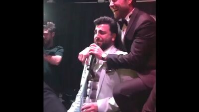 Мурат Далкылыч поёт на свадьбе