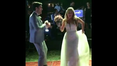 Чаглар Эртугрул - на свадьбе сестры