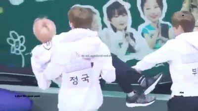 JUNGKOOK CARRYING HOSEOK IN BRIDAL STYLE FKFDKWKKC