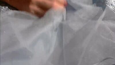 Синее шифоновое платье и юбка дрочит