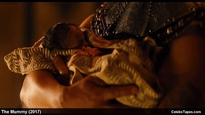 Знаменитости Sofia Boutella обнаженные и сексуальные сцены из фильмов