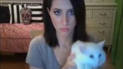 А ну-ка покажи свою киску!