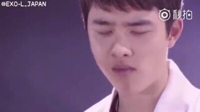 Едят суши с васаби. ради реакции Дио стоит посмотреть XD