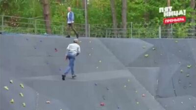 Елизавета Калтыгина и откусывание пипирки.