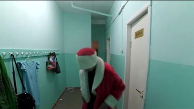 Жена-вафлерша сосет член у всех на виду на сочинском пляже (порно минет анал сиськи...