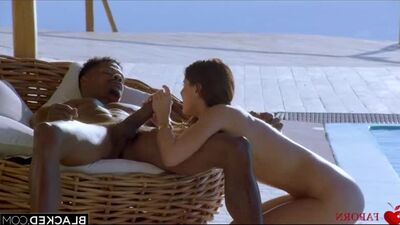 Жена на курорте изменяет мужу с парнем порно секс минет анал домашнее