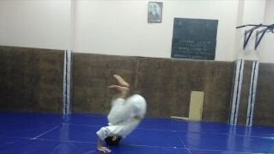 Акробатика. Стойка на руках + кувырок. Никита