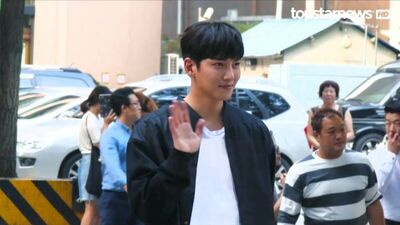 Актеры дорамы "Подозрительный партнёр" прибывают на вечеринку по случаю завершения дорамы