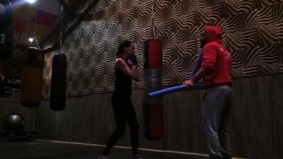 Актриса Олеся Грибок, бокс