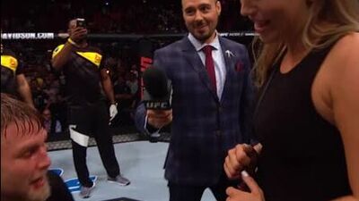 Александр Густафссон делает предложение своей девушке