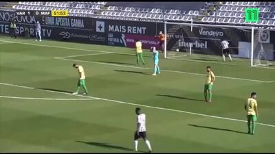 Португальский вратарь попытался выбить мяч. Но перестарался - и в итоге забил в ворота противника через все поле [NR]