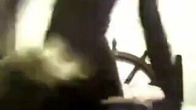 Одинокая мама наслаждается своим первым большим черным членом