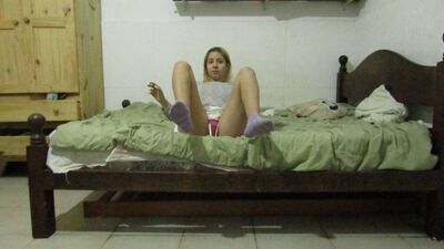 18-летняя девушка трахается - пока мама ждет ее дома, она трахает своего отчима