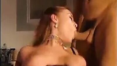 Krystal De Boor занимается сексом с тремя мужчинами на частной вечеринке