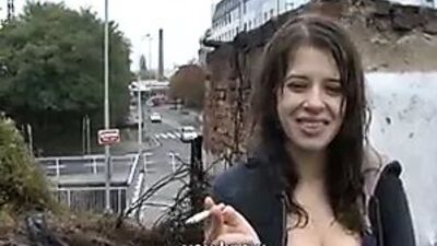 Чешская студентка занимается сексом на улице за деньги