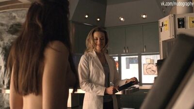 Анна Силк (Anna Silk) голая в сериале "Зов крови" (Lost Girl, 2010) - Сезон 1 / Серия 1 (s01e01)