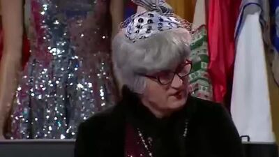 Бабушка выбирает платье для особого случая - Уральские Пельмени