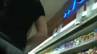 Без трусов в супермаркете