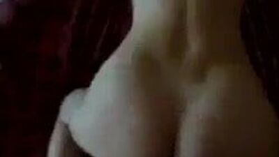 Казахскую шлюшку трахают сзади