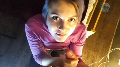 Типичное русское домашнее порно с хуёвым сюжетом и хорошим глубоким заглотом