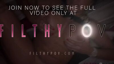 Горячая латинская мама скрывается с большим хуем сына от рассерженного мужа