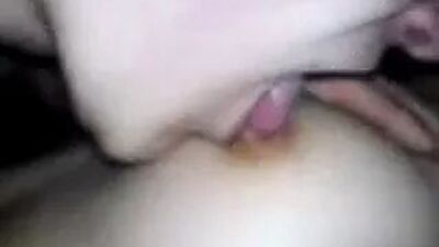 Русская трахается в деревне в любительском видео