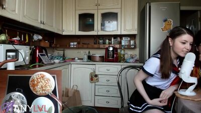 ОЛЯША И ДИАНА ЛАПАЮТ СЕБЯ НА СТРИМЕ БАН OLYASHAA