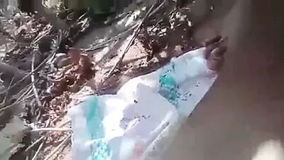 Пара дези из деревни занимается сексом на улице