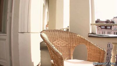 Милая блондинка изменяет с свекром