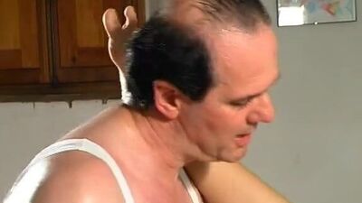 Грудастая итальянка Rossela Conti наслаждается хорошим трахом с пожилым