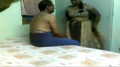 Северо-индийская калькуттская деревня, милфа дези, старая зрелая, возбужденный кушеток