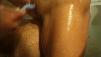 Бреет пизду, трахает, кончает на лицо Shaving pussy s 7