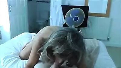 62-летняя женщина отсасывает у меня, мистер Г