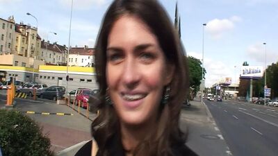 Я и моя подруга нашли женщину на улице и пригласили ее на трах